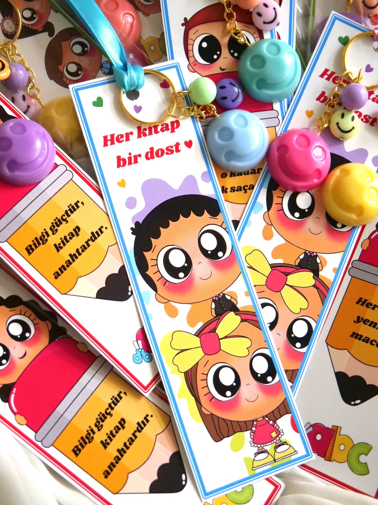 Gülen Yüz Kitap Ayraçlı Anahtarlık